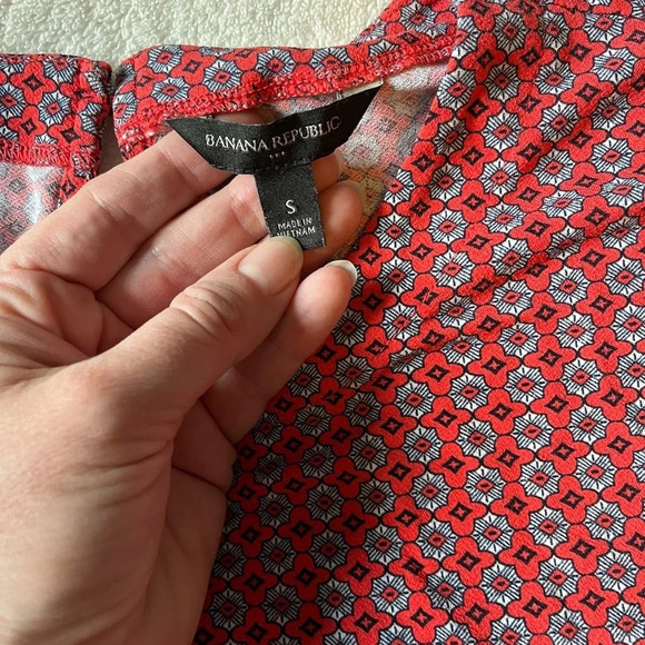 Banana Republic Red Patterned Top - Picture 6 of 6